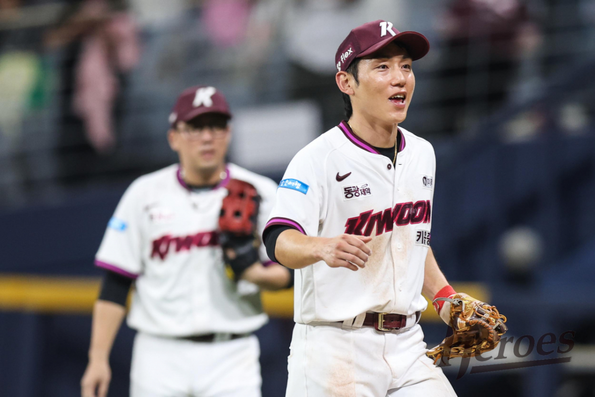 Seo Geon-chang celebra tras la victoria del día 3. /Foto=Federación de Béisbol Profesional de Kiwoom Heroes proporcionado