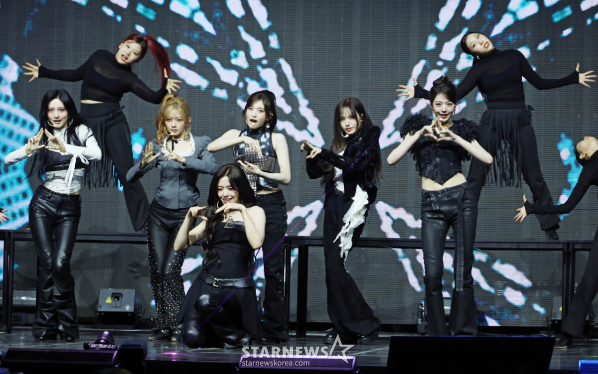 The girl group IVE is shown performing a new song at a showcase held at Yes24 Live Hall in Gwangjin-gu, Seoul on the afternoon of the 23rd to commemorate the release of their second full album 'REVIVE+'. /2026.02.23 /Photo=Lee Dong-hoon photoguy@