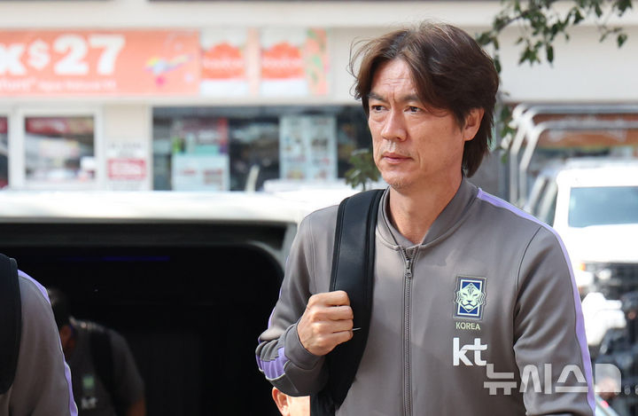 Hong Myung-bo, exentrenador. /Foto=NEWSIS