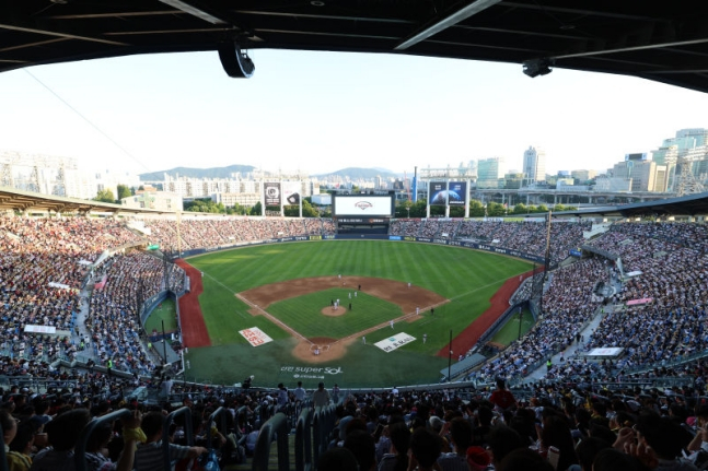 A panoramic view of Jamsil Baseball Stadium packed with spectators. /Photo=LG Twins provided