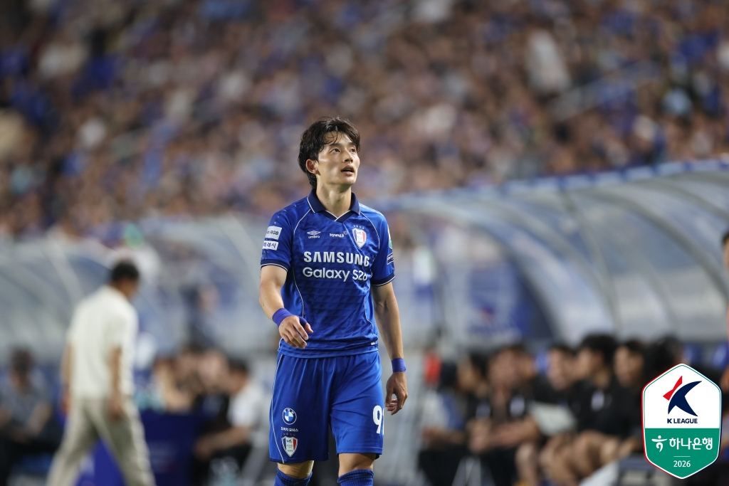 Lee Sang Min trong trận đấu vòng 16 K-League 21 của Ngân hàng Hana được tổ chức tại sân vận động World Cup Suwon vào lúc 7:30 tối ngày 4. /Ảnh = Liên đoàn bóng đá chuyên nghiệp Hàn Quốc cung cấp