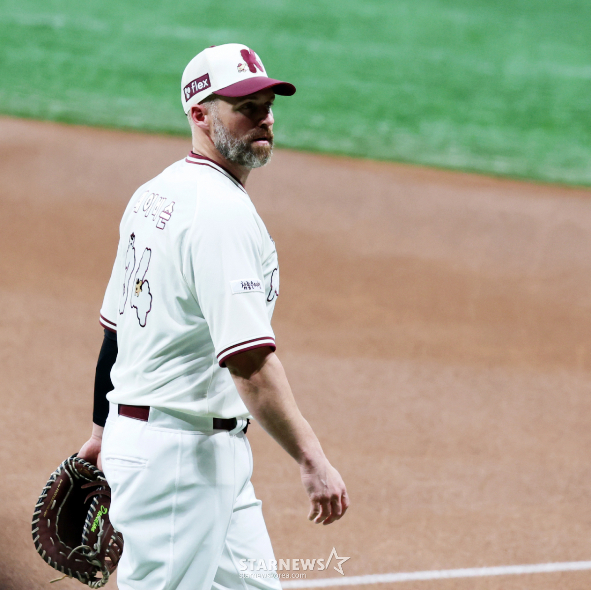 Davidson, who switched teams from NC to Kiwoom mid-season, is starting at first base during the 2026 KBO League Kiwoom Heroes vs. Doosan Bears game held at Gocheok Sky Dome on the 4th. . 2026.07.04. Davidson, who switched teams from NC to Kiwoom mid-season, is starting at first base during the 2026 KBO League Kiwoom Heroes vs. Doosan Bears game held at Gocheok Sky Dome on the 4th. . 2026.07.04. /Photo=Senior reporter Kang Young-jo cameratalks@