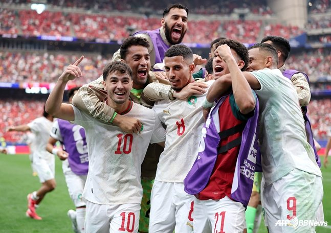 Los jugadores marroquíes celebran tras anotar contra Canadá. /AFPBBNews=NEWS1