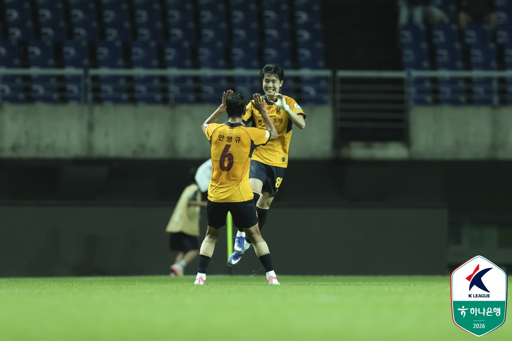 Gwangju FC's Moon Min-seo (right) celebrates after scoring an equalizer during the Ulsan HD match held at Gwangju World Cup Stadium on the 5th. /Photo=Korea Professional Football League