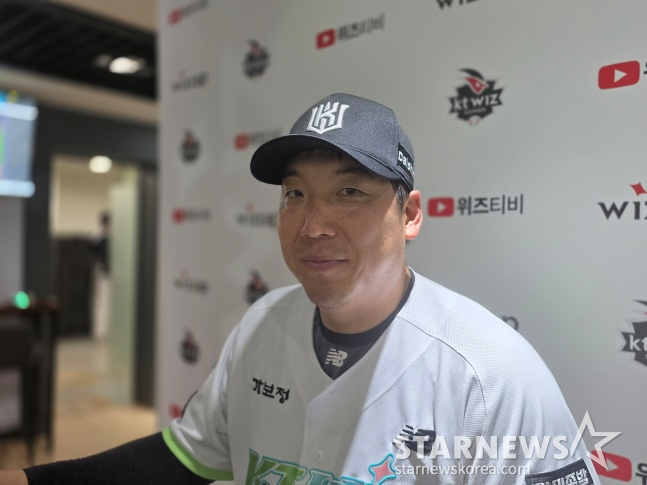 KTの金賢洙（キム·ヒョンス）が5日、水原（スウォン）ロッテ戦を勝利に導いた後、殊勲（スフン）選手のインタビューに応じた。 /写真=キム·ドンユン記者
