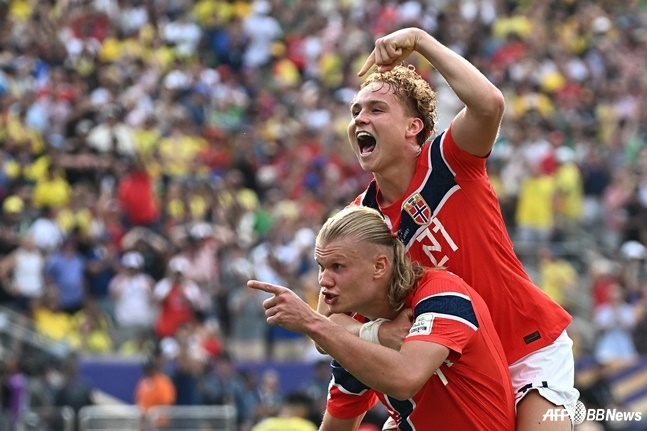 Erling Haaland (bottom) celebrates after scoring during the 2026 FIFA North American World Cup Round of 16 at New York-New Jersey Stadium in New Jersey, USA. /AFPBBNews=NEWS1