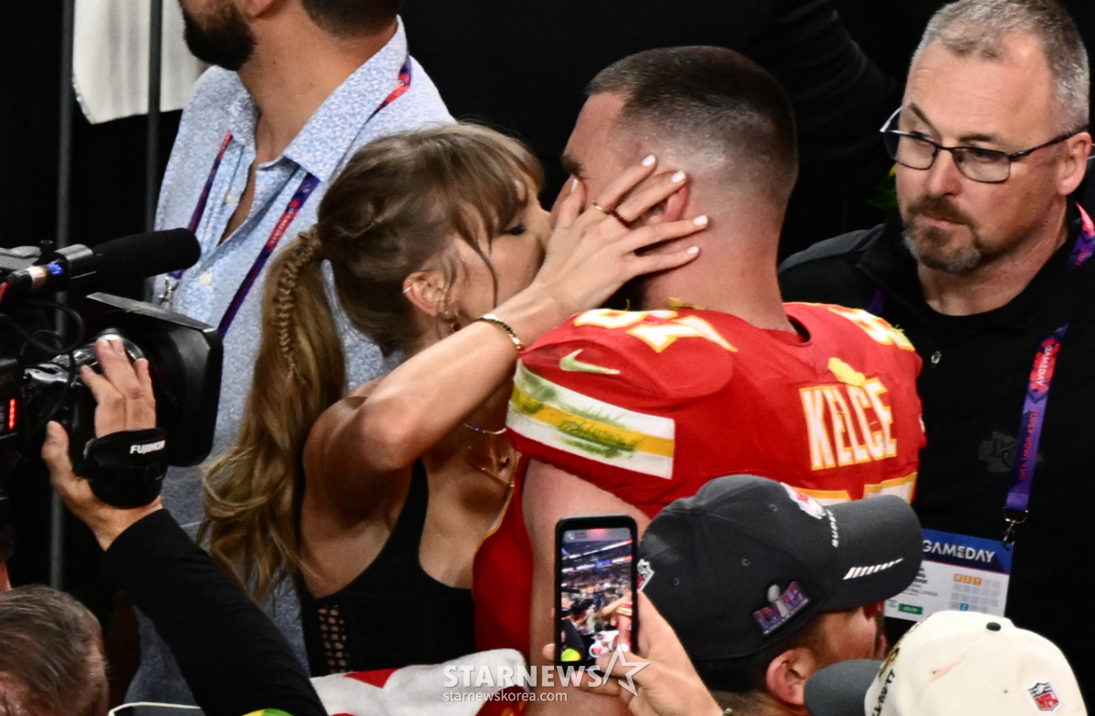 テイラー·スウィフト、トラビス·ケルシー / 写真=/AFPBB News=ニュース1=スターニュース
