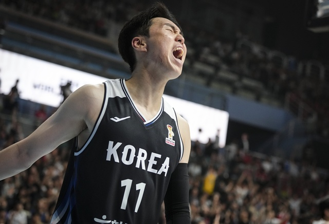 Lee Woo-seok roaring. /Photo=Korea Basketball Association provided