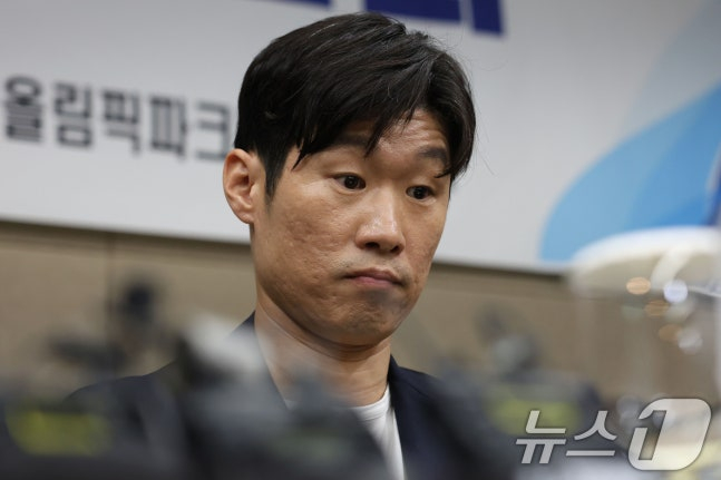 Park Ji-sung delivers opening remarks at the launch ceremony held at Olympic Parktel in Songpa-gu, Seoul, on the afternoon of the 6th. /Photo=NEWS1