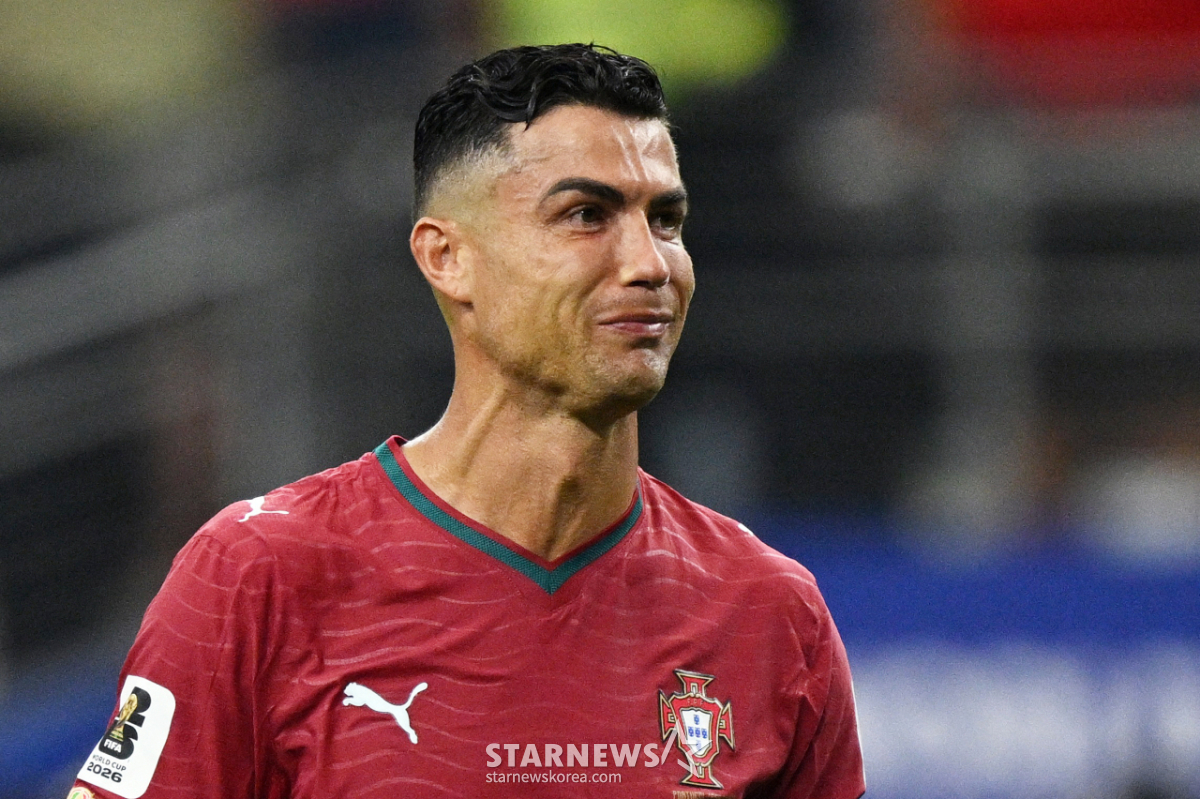 El 7 (hora coreana), en el estadio de Dallas (EE. UU.), Cristiano Ronaldo, con lágrimas en los ojos tras confirmarse su eliminación por derrota 0-1 ante España en los octavos de final de la Copa del Mundo de la FIFA Norteamérica 2026. /Foto=Reuters=NEWS1