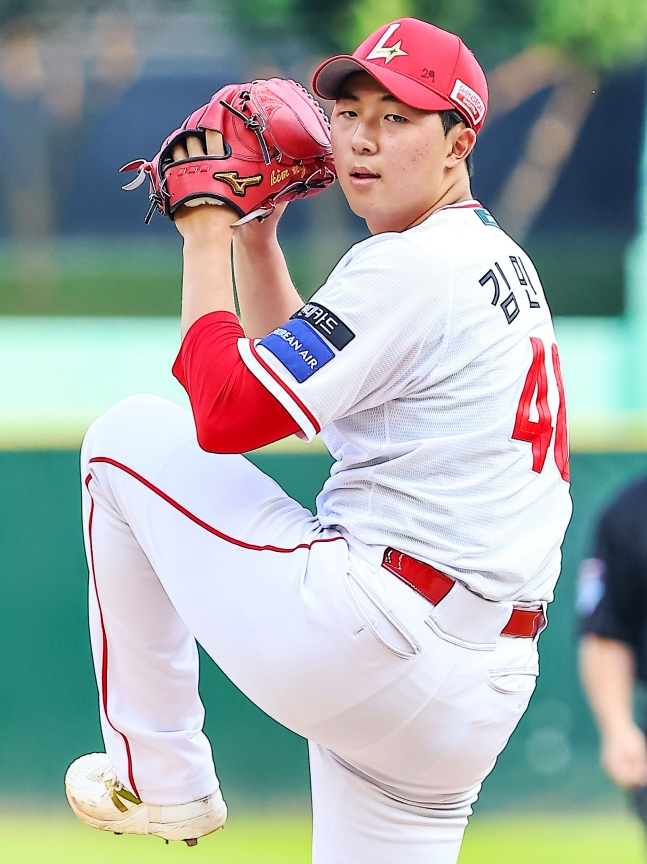 SSG Landers rookie pitcher Kim Min-jun. /Photo=SSG Landers provided