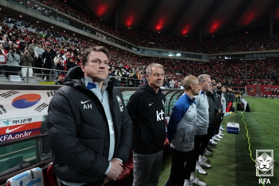 Huh Jung-hoo and Jurgen Klinsmann. /Photo provided by Korea Football Association (KFA)