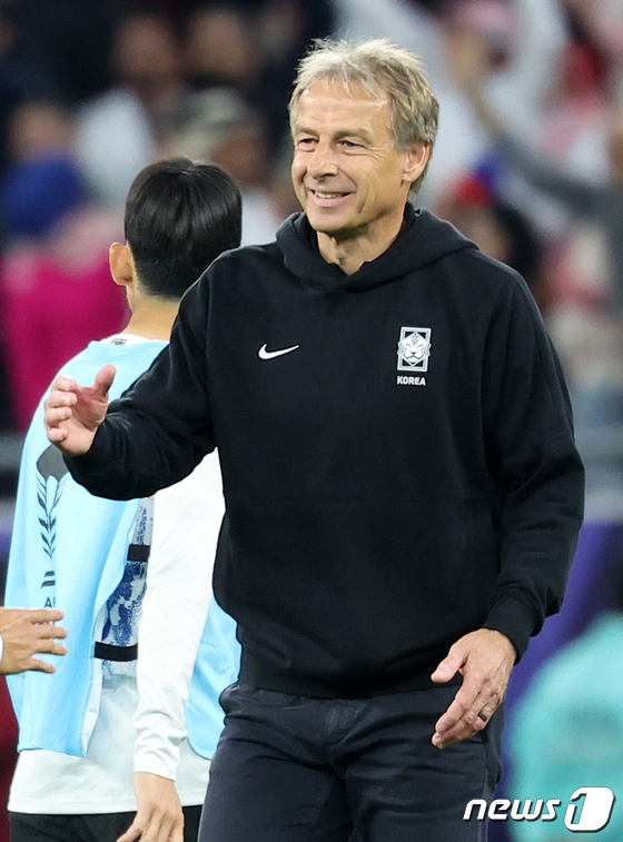 Coach Jurgen Klinsmann smiles after losing to Jordan in the semifinals on the 7th. /Photo provided by NEWS1