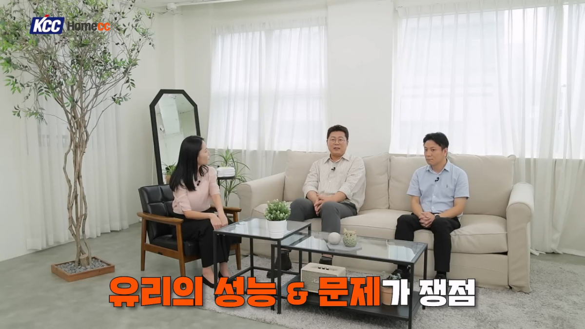 Hwang Sung-jin, Manager at KCC Glass (center)/Photo provided by kcc glass