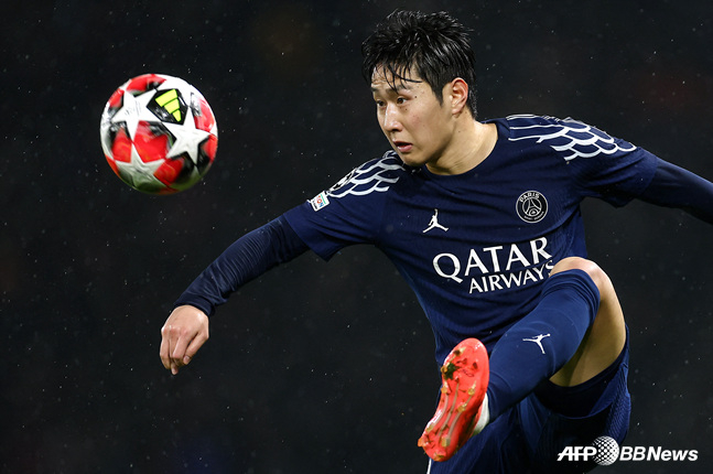 試合に集中するイ·ガンイン。 /AFPBBNews=ニュース1