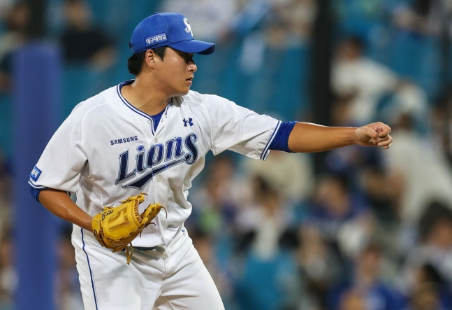 Samsung Lions left-hander Lee Seung-hyun pitches during the match against Daegu LG on the 8th. /Photo=Samsung Lions provided