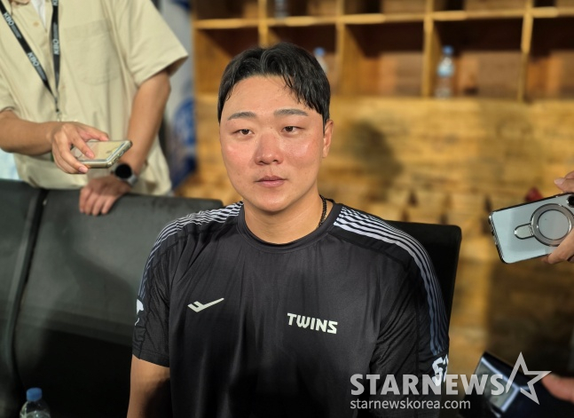 LG's Lee Jae-won gave an interview with reporters after leading Daegu Samsung to a victory on the 8th. /Photo=Reporter Kim Dong-yun