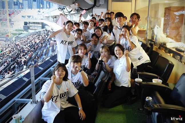 KT Sports women's hockey team. /Photo=KT Wiz provided