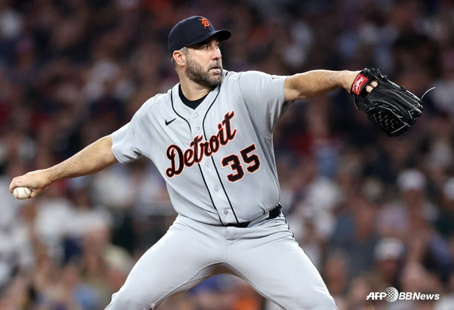 Verlander lanzando con el uniforme de Detroit en marzo. /AFPBBNews=NEWS1