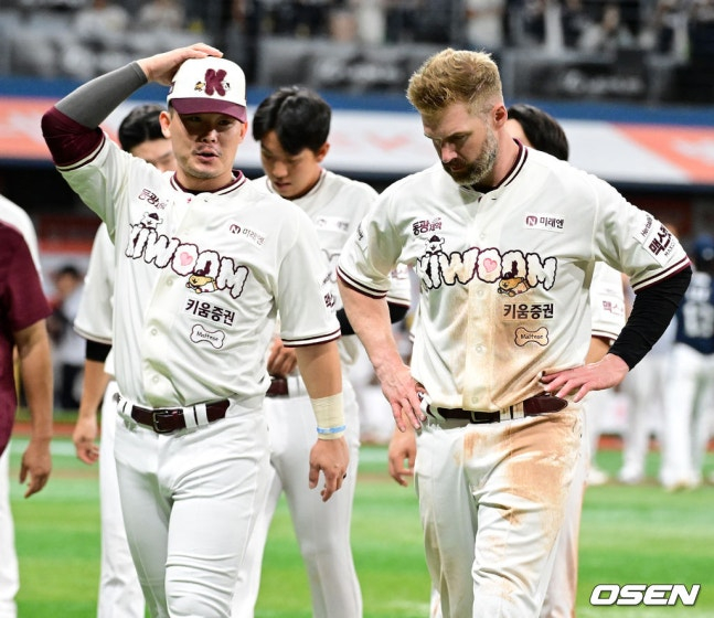 Kiwoom's Hiura (left) and Davison. /Photo=OSEN