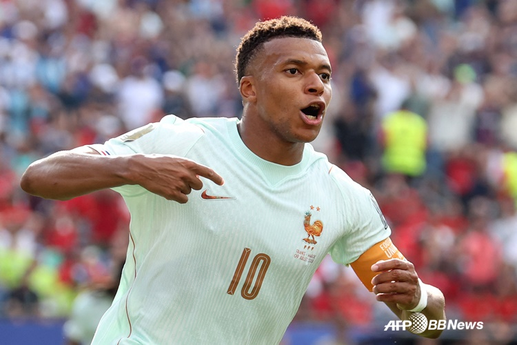 Kylian Mbappé, striker for the French national team. /AFPBBNews=NEWS1