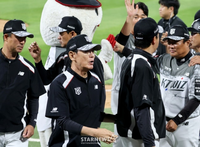 The KT squad, currently in third place. /Photo=StarNews