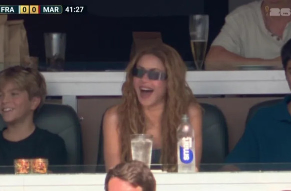 On the 10th (Korea time), during the 2026 FIFA North American World Cup Round of 16 match between France and Morocco at Boston Stadium in Foxborough, Massachusetts, USA, Shakira was shown on the broadcast screen with a bright smile. /Photo=Broadcast screen capture