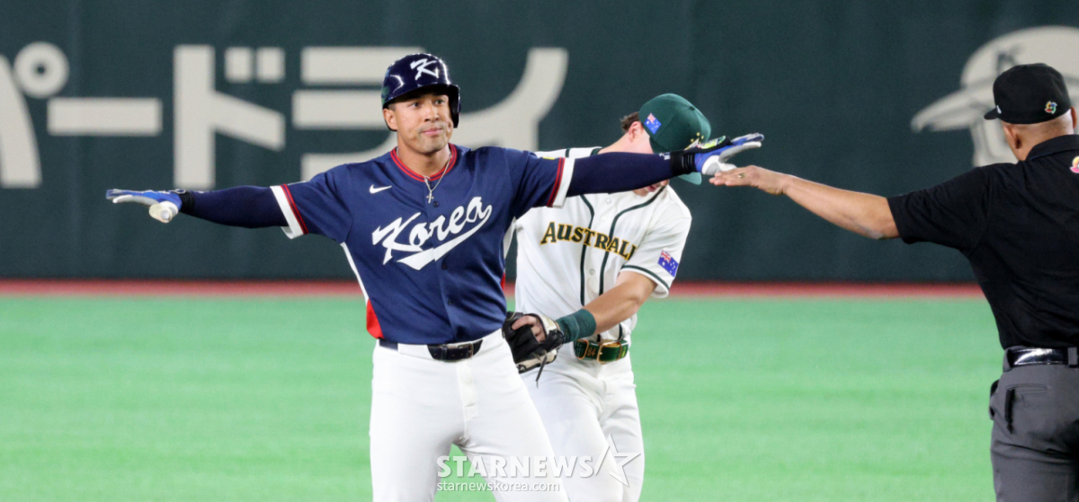 야구대표팀 2번타자 저마이 존스가 9일 도쿄돔에서 열린 2026 WBC 도쿄POOL 대한민국과 호주 경기 3회초 선두타자 2루타로 출루하고 있다. 026.03.08. /사진=강영조 cameratalks@