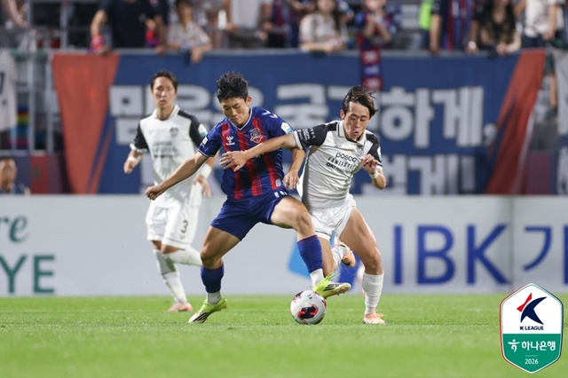 전남드래곤즈(흰색 유니폼)-수원FC 경기. /사진=한국프로축구연맹 제공