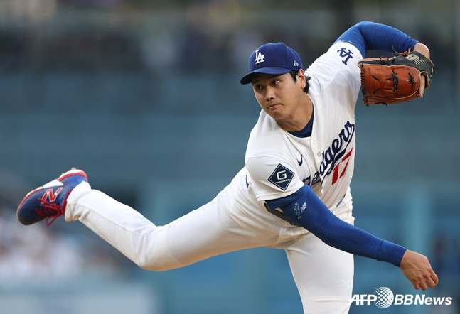 Shohei Ohtani throwing a pitch as a pitcher. /AFPBBNews=NEWS1