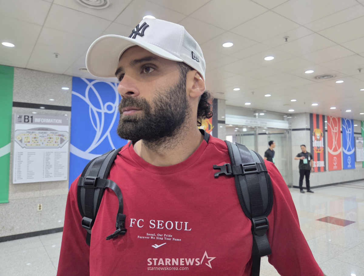 Yazan is being interviewed in the mixed zone after the Hana Bank K League 1 2026 Round 17 match between FC Seoul and Gangwon FC held at Seoul World Cup Stadium on the 12th. /Photo=Reporter Park Jae-ho