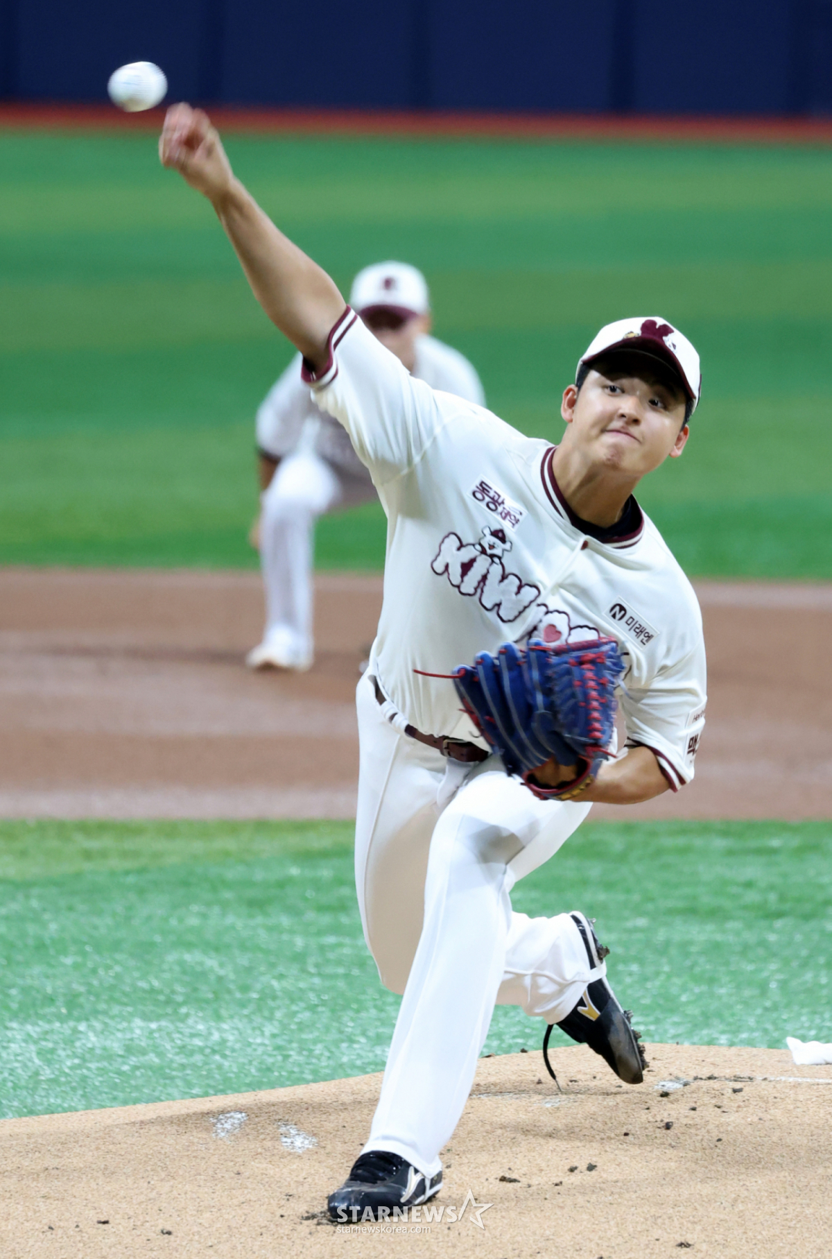 키움 히어로즈 우완투수 박준현이 지난 7월 4일 고척스카이돔서 열린 2026 신한 SOL KBO리그 두산 베어스전에서 선발 등판해 역투하고 있다. /사진=강영조 선임기자