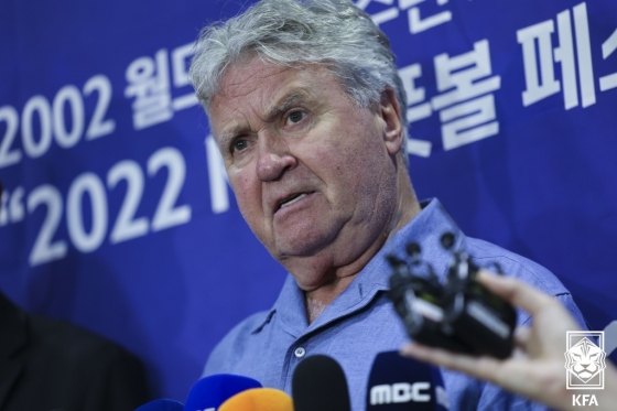 2022年、KFA指導者カンファレンスに出席したフース·ヒディンク監督。 /写真=大韓サッカー協会提供