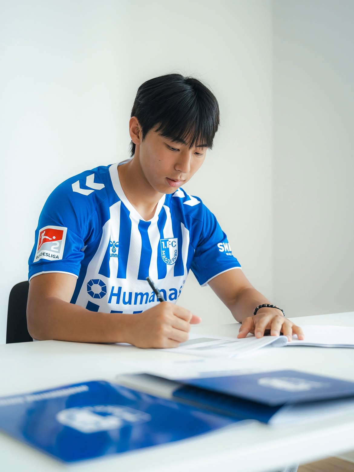 После того, как он играл в K-League 1 Buchen FC, Ли Чун Хён присоединился к немецкой Бундеслиге 1. Магдебург. /Фото = Захват социальных сетей Ли Чун Хёна