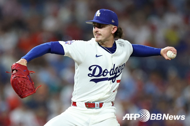 Justin Roblesky của NL All-Star đã ném bóng ngược lại trong trận All-Star 2026 MLB được tổ chức tại Citizen Bank Park ở Philadelphia, Pennsylvania, Hoa Kỳ vào ngày 15 (giờ Hàn Quốc). /AFPBBNews = Tin tức 1