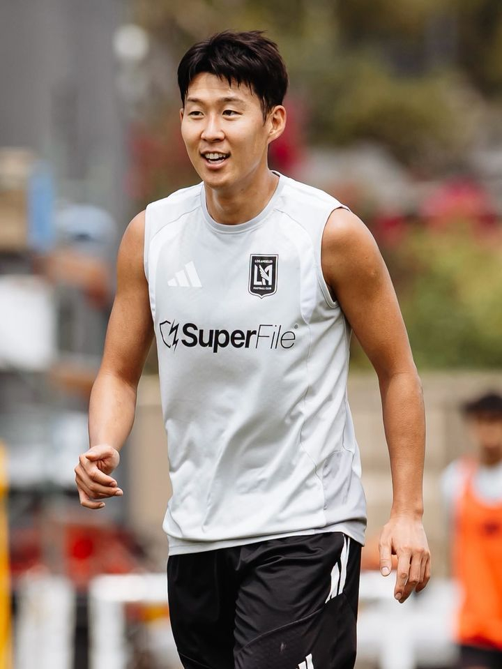 LAFCチームの練習に熱中するソン·フンミン。 /写真=LAFC公式SNS仕上げ