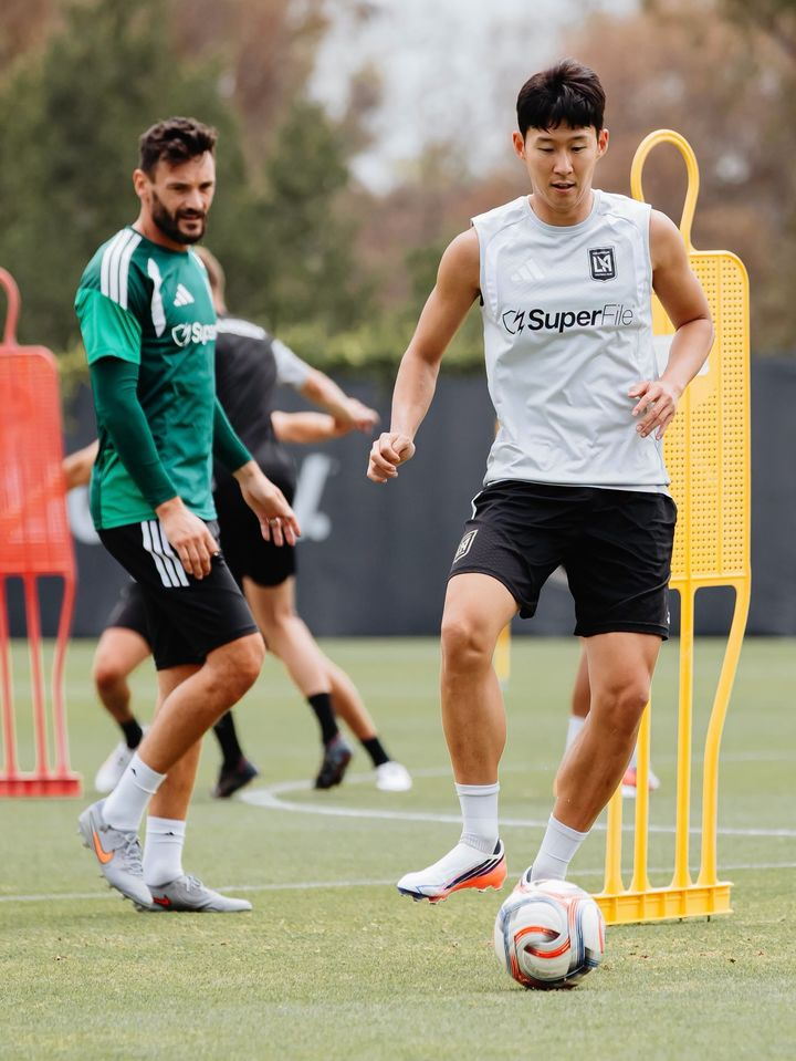 ユゴー·ヨリス(左)とソン·フンミン。 /写真=LAFC公式SNS仕上げ