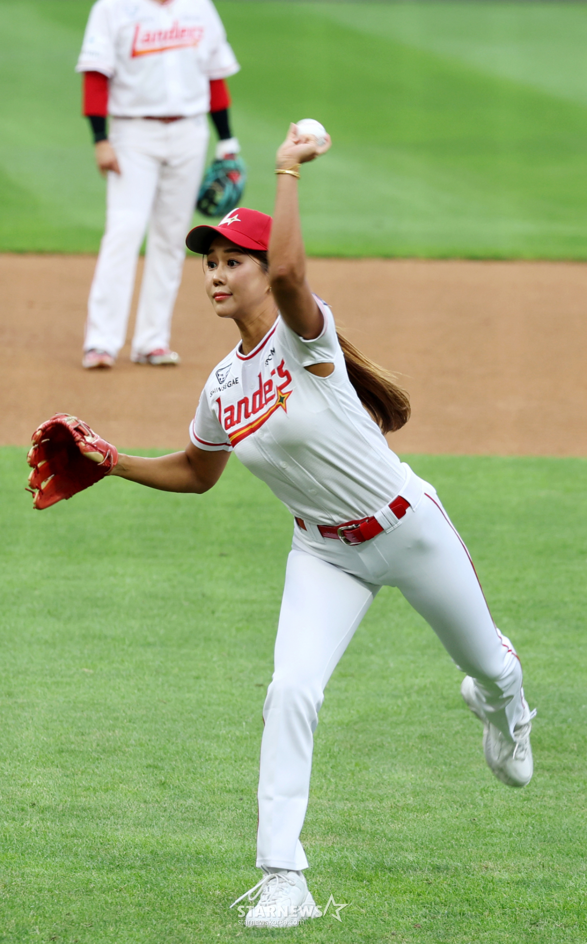 [포토]'후반기 반등기원 치어리더가 나섰다!' 폼 제대로 갖춘 배수현