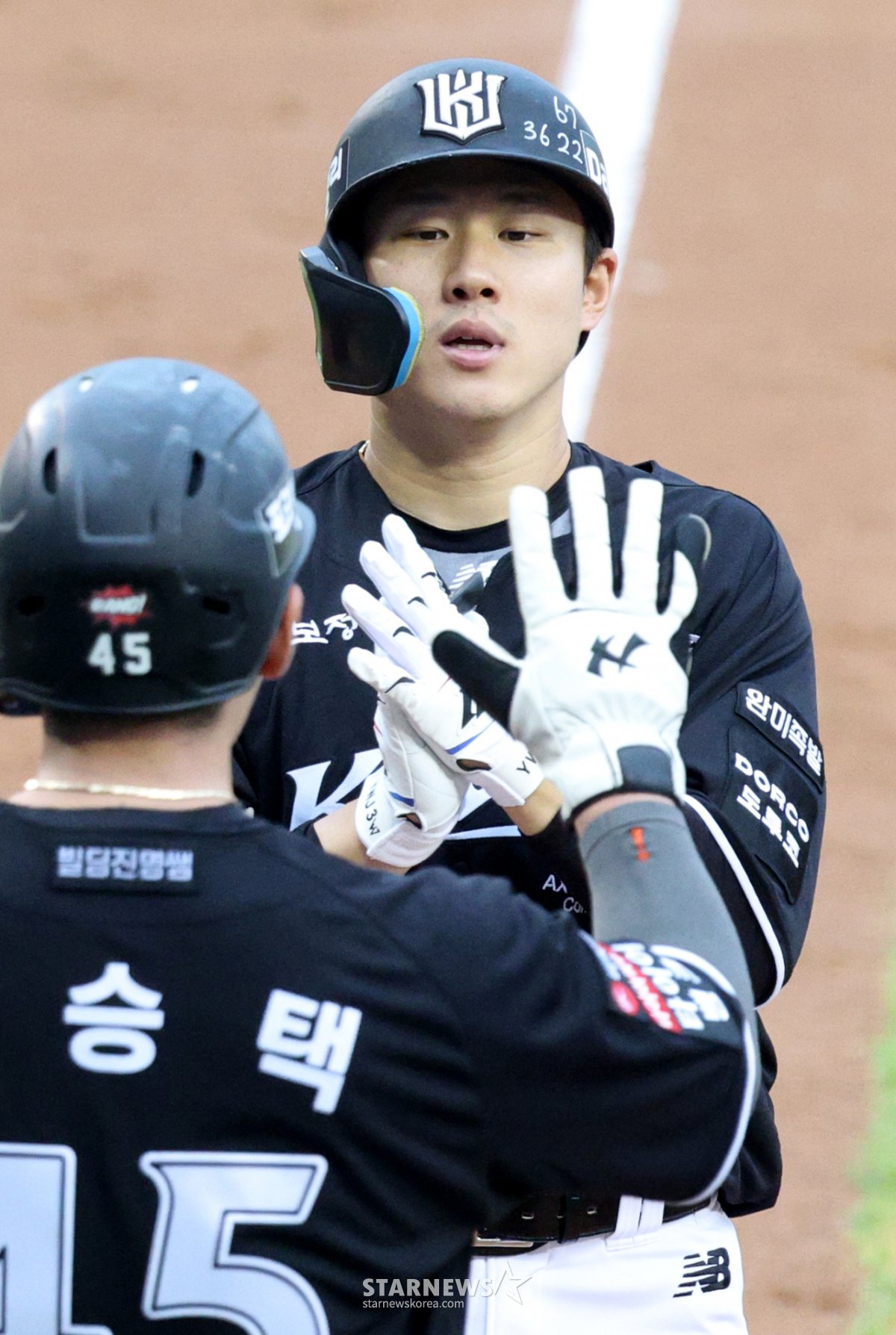 [포토] 최원준, 맞는 순간 홈런 직감