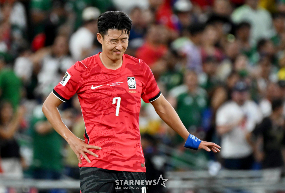 "손흥민, 감정적으로 힘들었을 텐데..." 월드컵 아픔 털어낸 첫 골에 감독도 박수