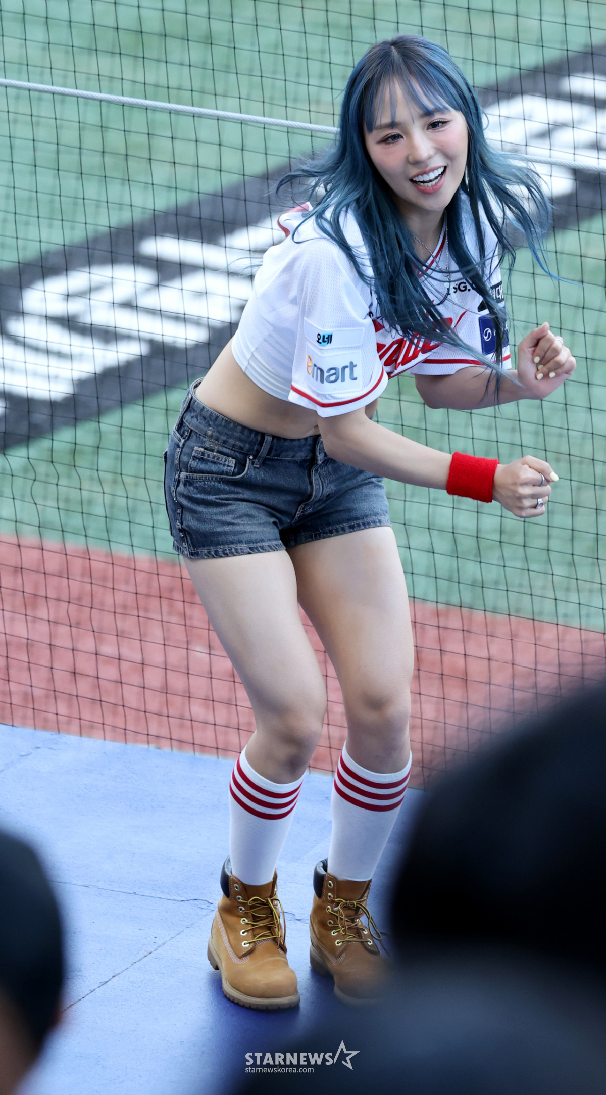 [한번에SSG] '오늘은 랜더스 치어리더' 퀸즈아이 원채