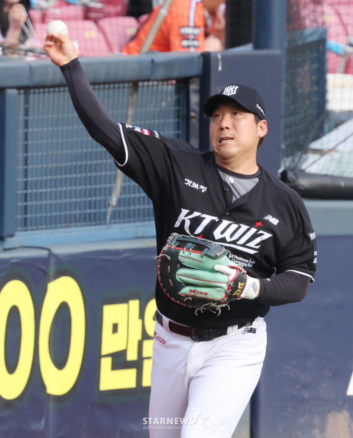 [포토] 김현수 'LG 상대로 4연승 스윕이라...'