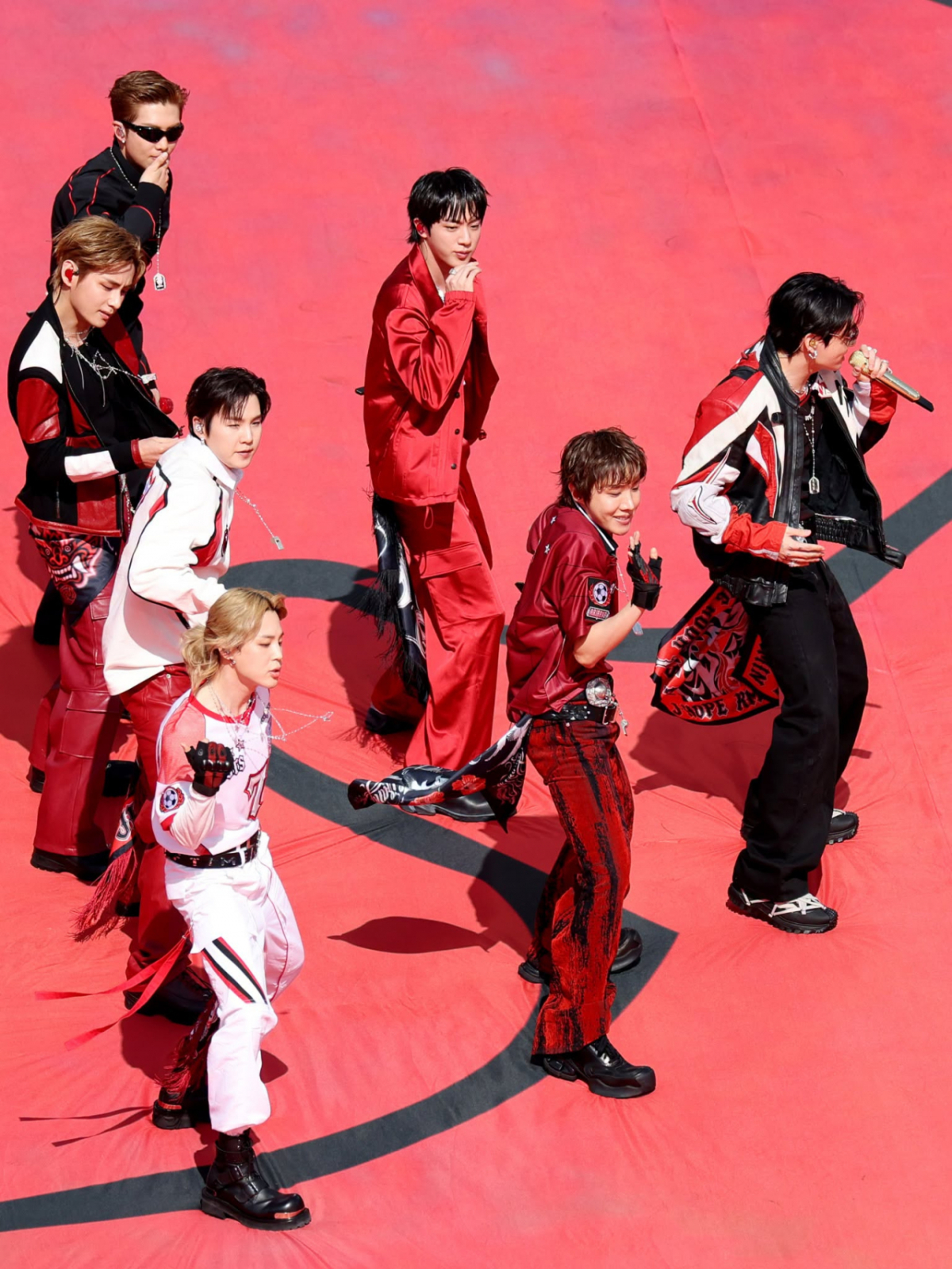 BTS, 월드컵 결승 하프타임쇼 접수..이성경→심진화 "멋있다"[스타이슈]