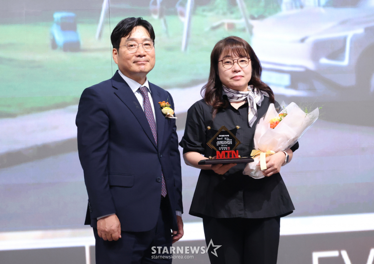 [포토] KIA 이해영 상무, MTN 영광의 대상