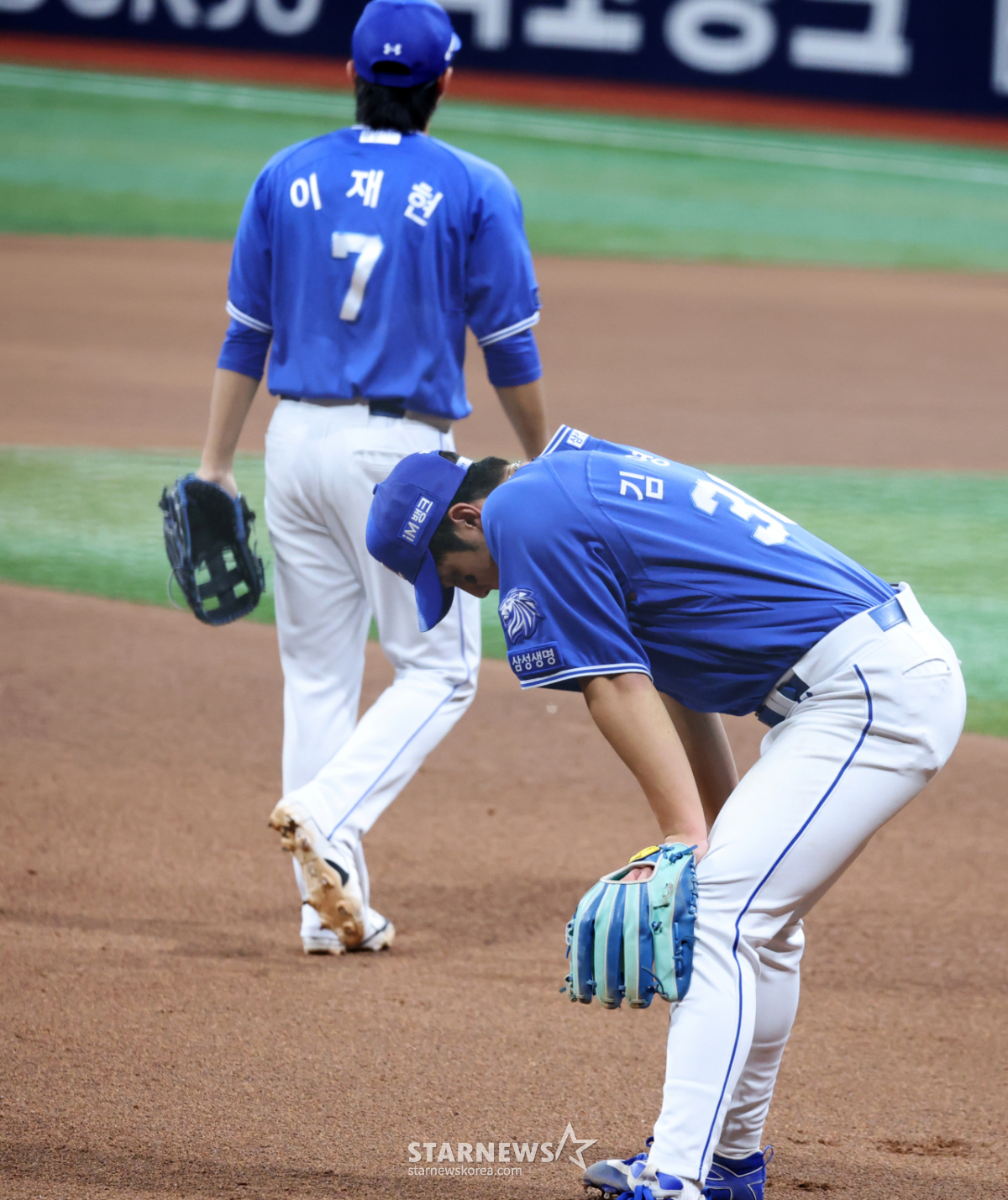 [포토] '7회말 실책으로 동점 허용한' 삼성 김영웅
