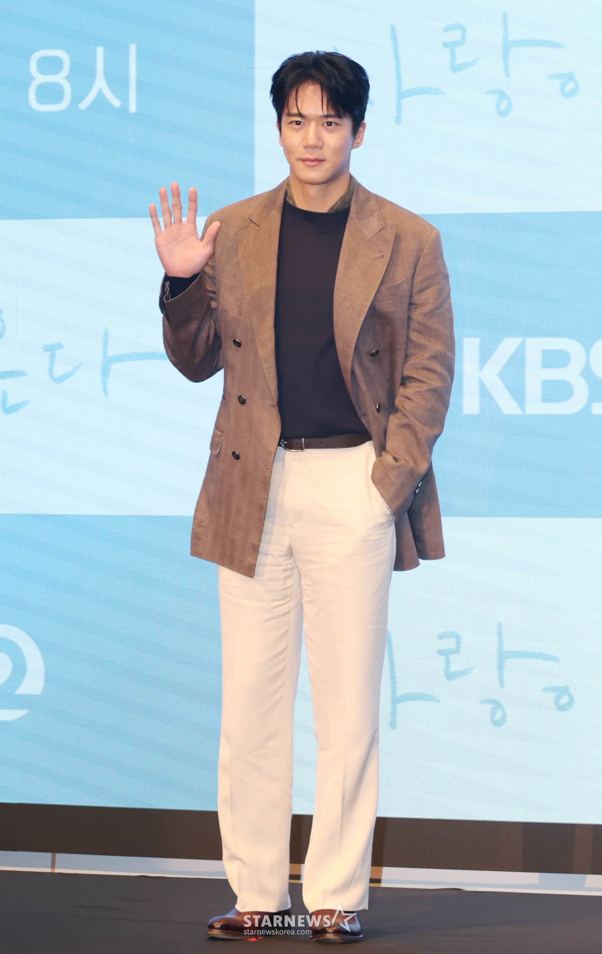 하석진 '시크한 손인사'[★포토]