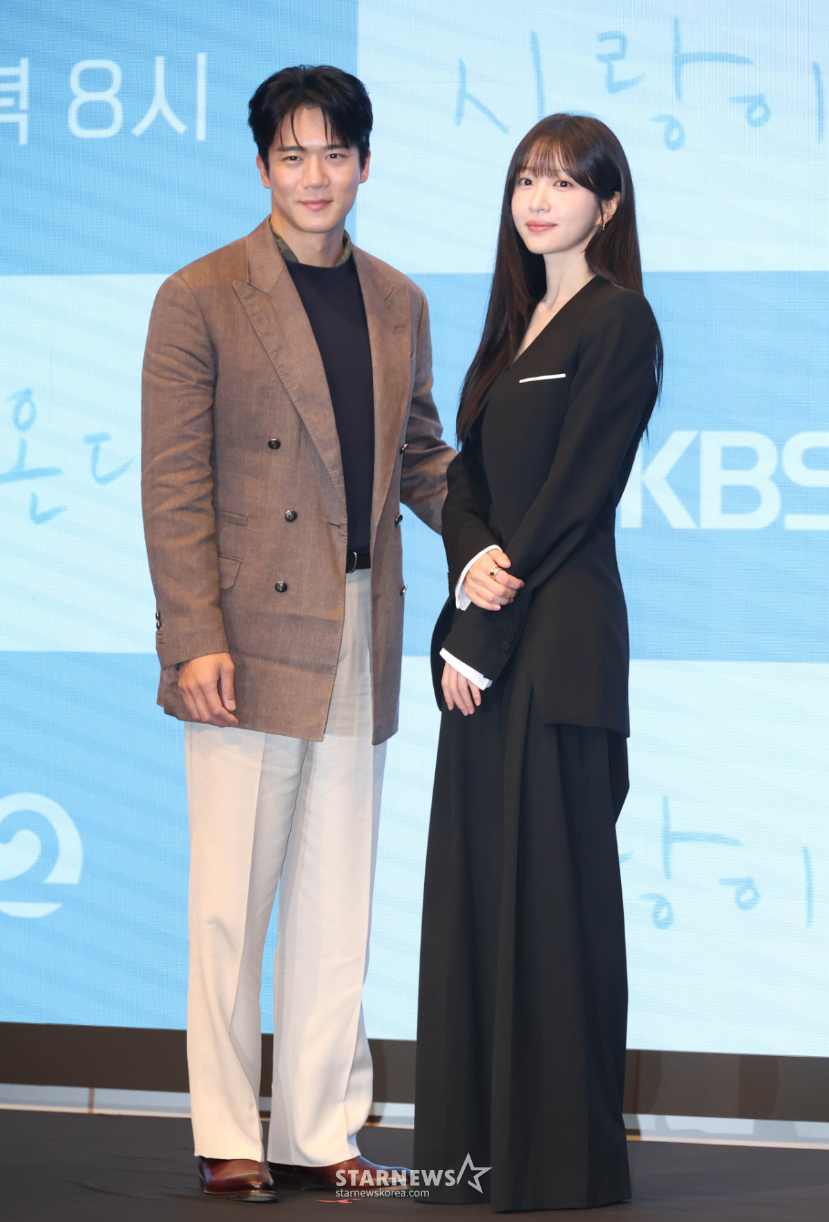 하석진-안희연 '포즈는 다정하게'[★포토]