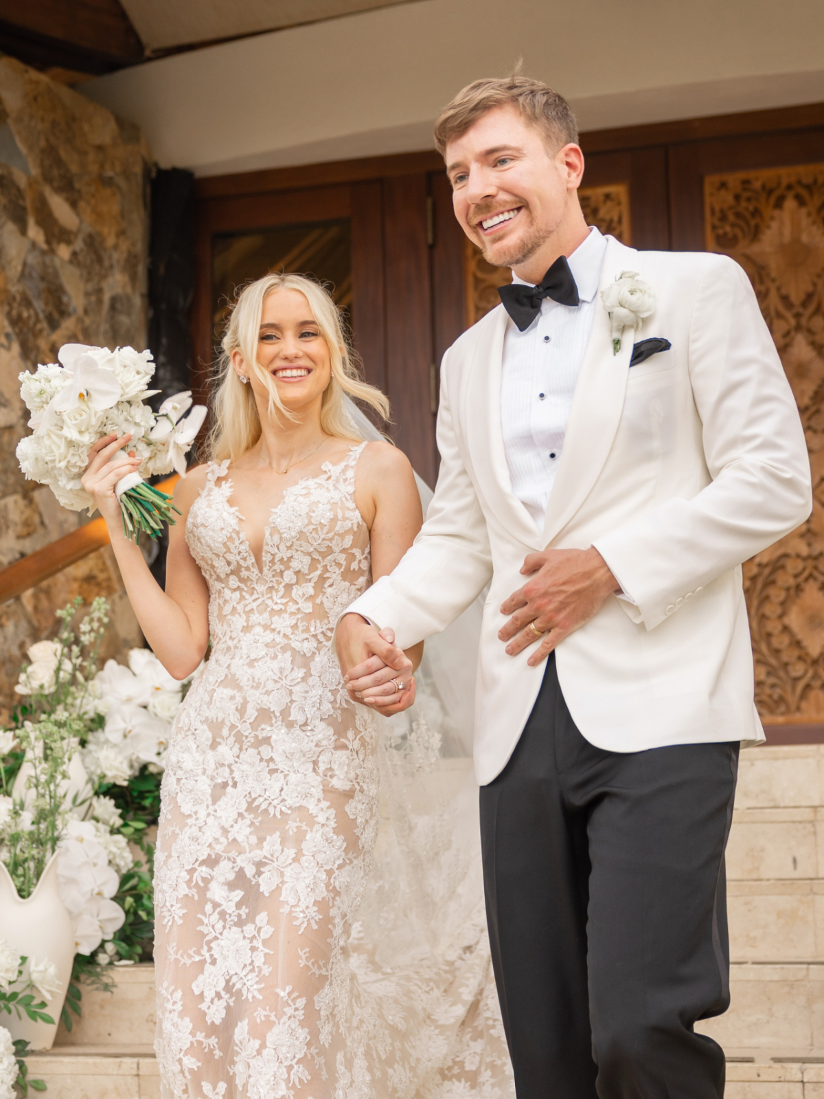 登録者5億' ミスタービースト結婚..70名だけを招待した超豪華な島