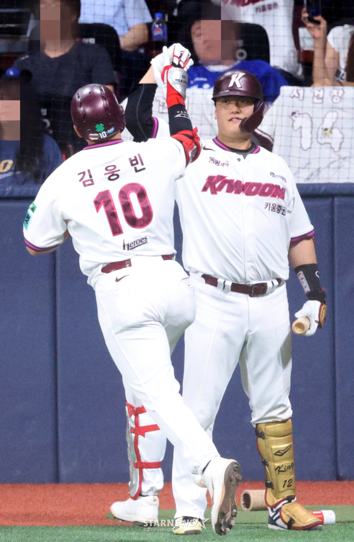 [포토] 김웅빈, 김건희와 하이파이브