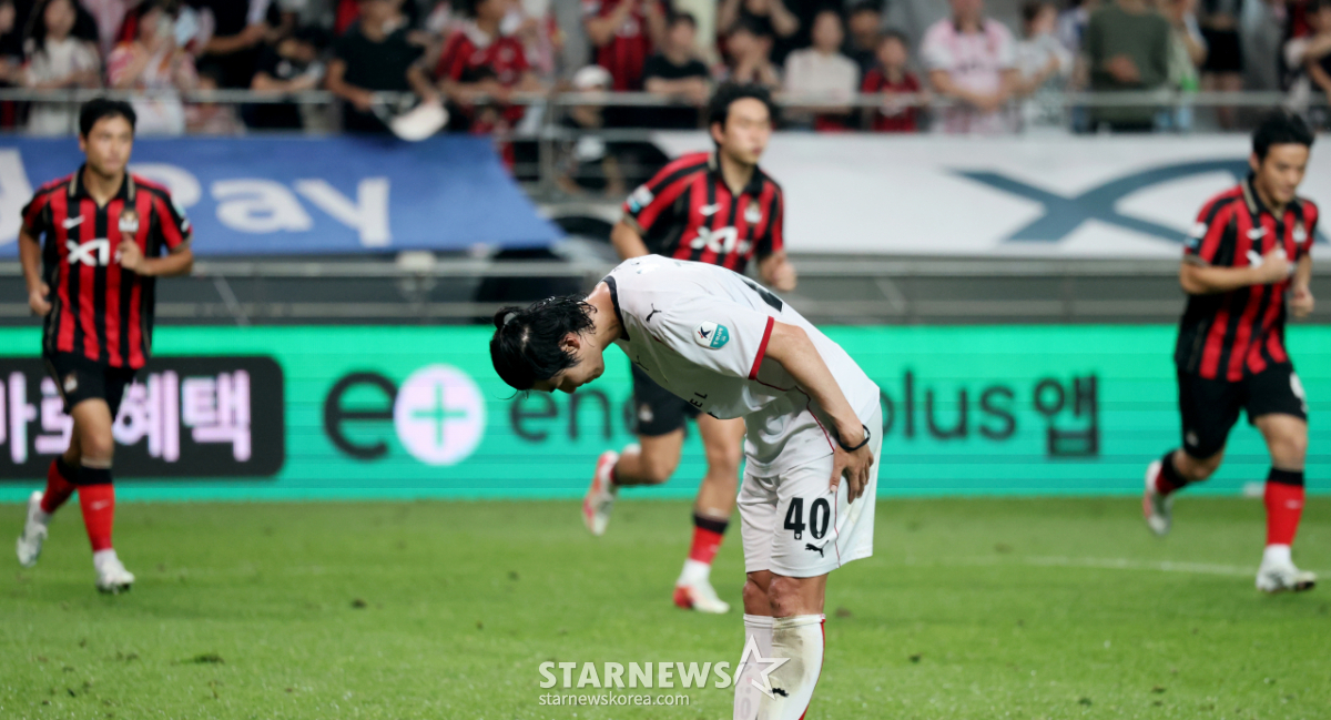 [포토]FC서울 팬들에게 마무리 인사하는 기성용